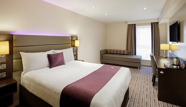 Premier Inn London Elstree / ボーハムウッド エクステリア 写真