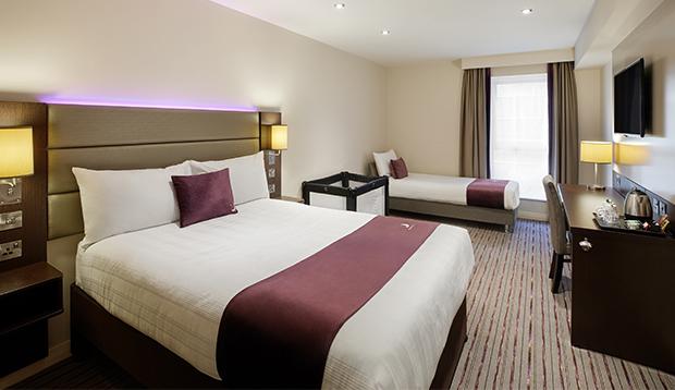 Premier Inn London Elstree / ボーハムウッド エクステリア 写真