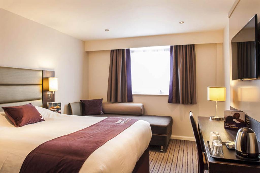 Premier Inn London Elstree / ボーハムウッド エクステリア 写真
