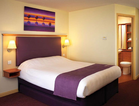Premier Inn London Elstree / ボーハムウッド エクステリア 写真