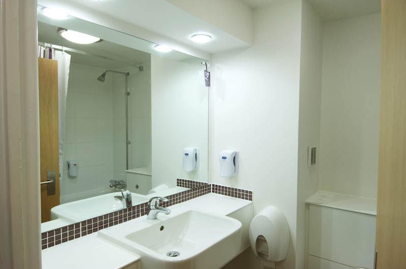 Premier Inn London Elstree / ボーハムウッド エクステリア 写真