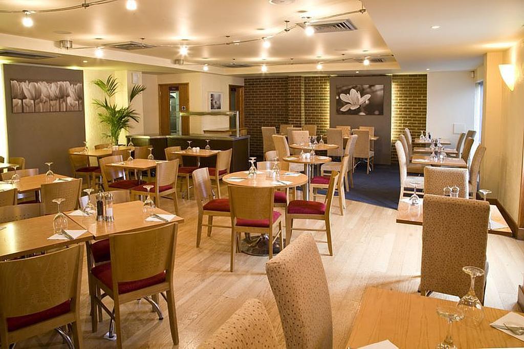 Premier Inn London Elstree / ボーハムウッド エクステリア 写真