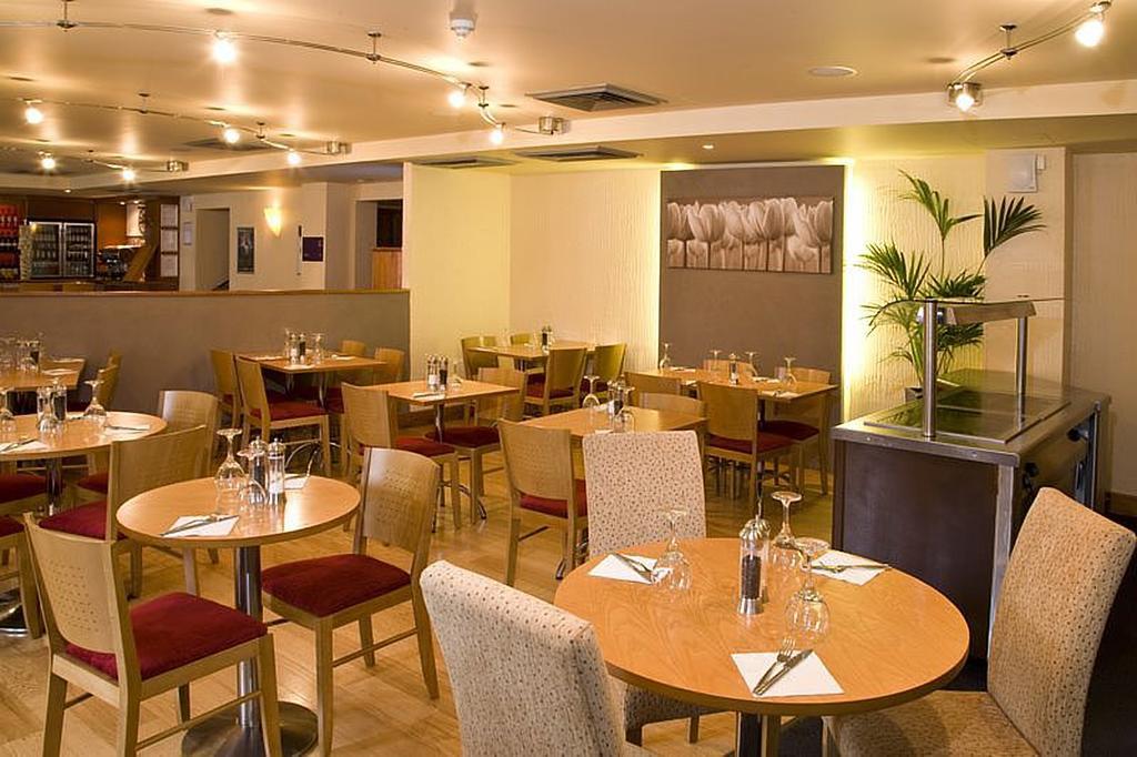 Premier Inn London Elstree / ボーハムウッド エクステリア 写真