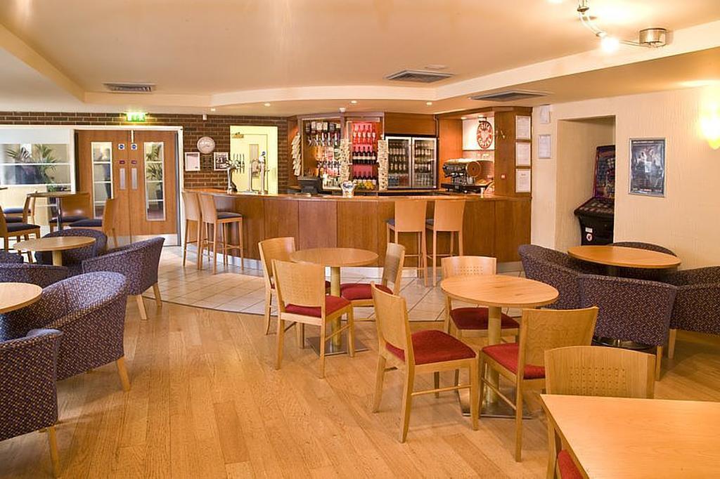 Premier Inn London Elstree / ボーハムウッド エクステリア 写真