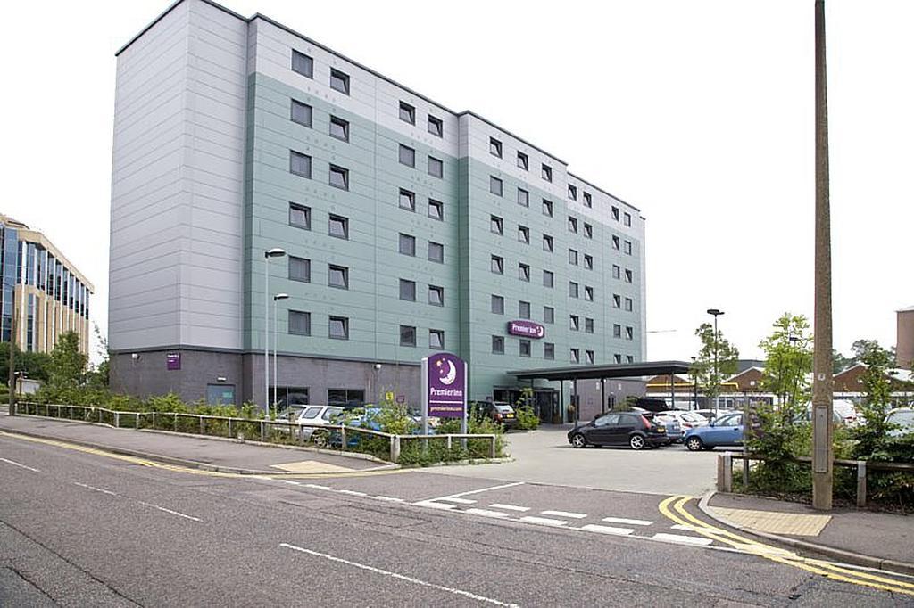 Premier Inn London Elstree / ボーハムウッド エクステリア 写真