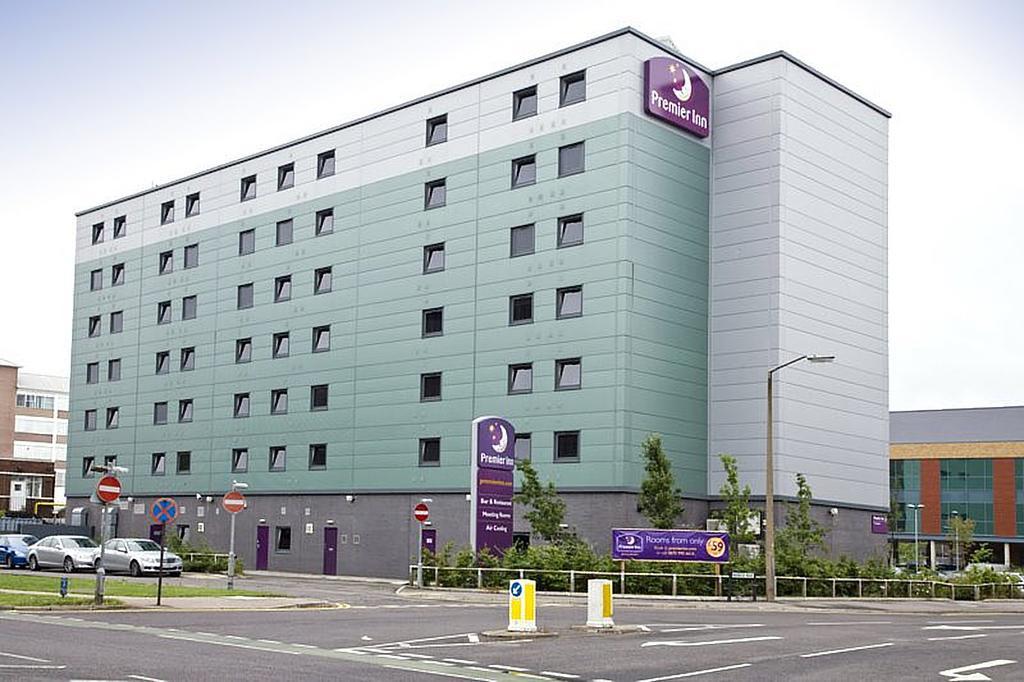 Premier Inn London Elstree / ボーハムウッド エクステリア 写真
