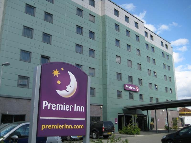 Premier Inn London Elstree / ボーハムウッド エクステリア 写真