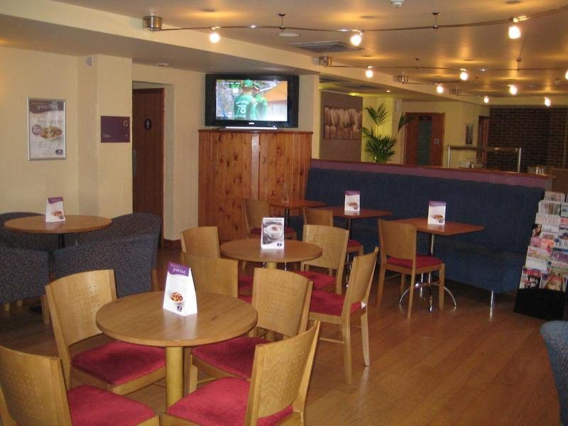 Premier Inn London Elstree / ボーハムウッド エクステリア 写真